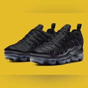 Triple Black Vapormax plusSz 11